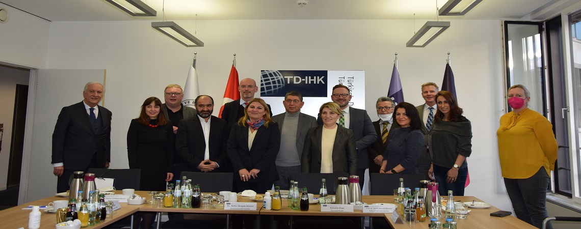 TD-IHK, Alman-Türk nitelikli iş gücü projesini sunmak üzere Alman Yönetim Akademisi Aşağı Saksonya (DMAN) ve İstanbul Kültür Üniversitesi (İKÜ) temsilcilerini ağırladı